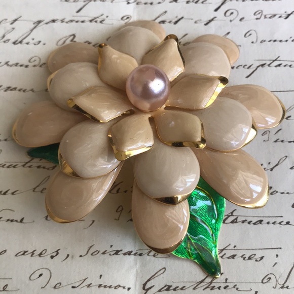 Joan Rivers Flower Brooch - Picture 3 of 4